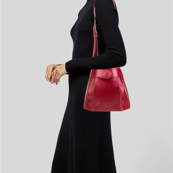 ‼️SOLD‼️Louis Vuitton Epi Leather Sac d'Epaule - Picture 3 of 16